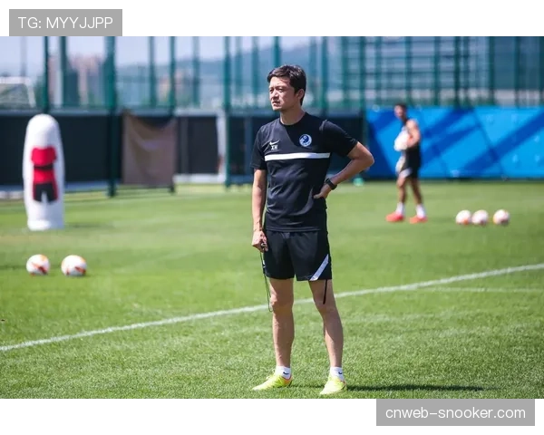 谢晖重返大连人主场，赛后向主队看台鼓掌致意